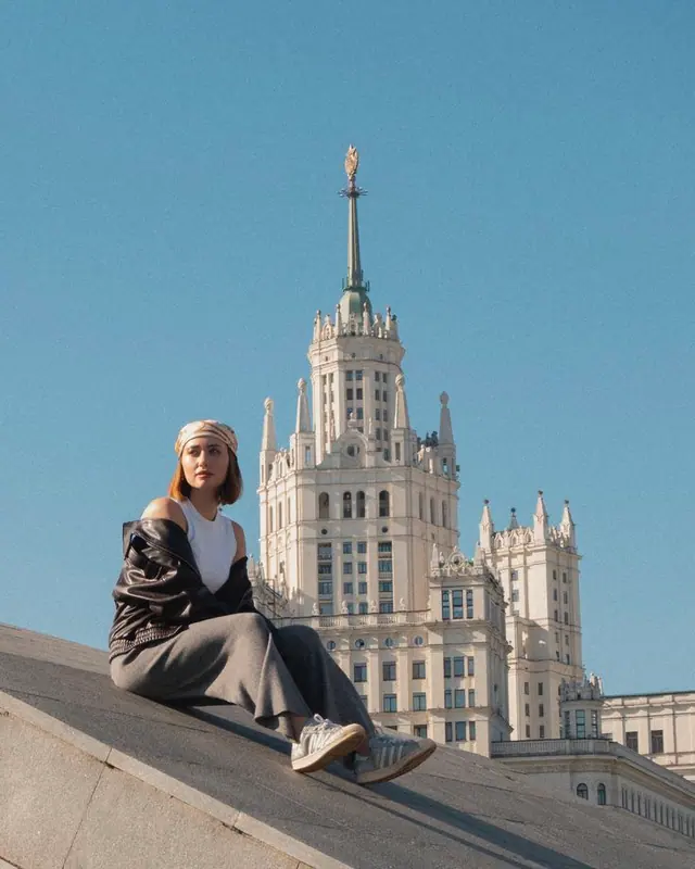 Московская высотка в casual-эстетике